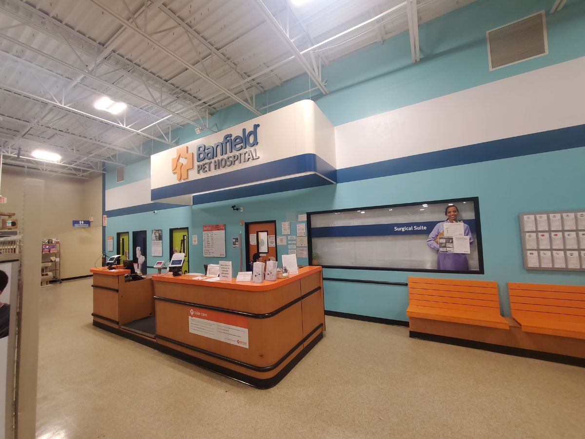 Front desk of Banfield Pet Hospital: Vero Beach